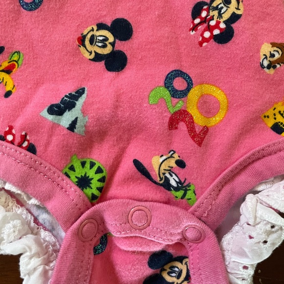 Disney size 18 mos onesie - pink w/print - Picture 3 of 7